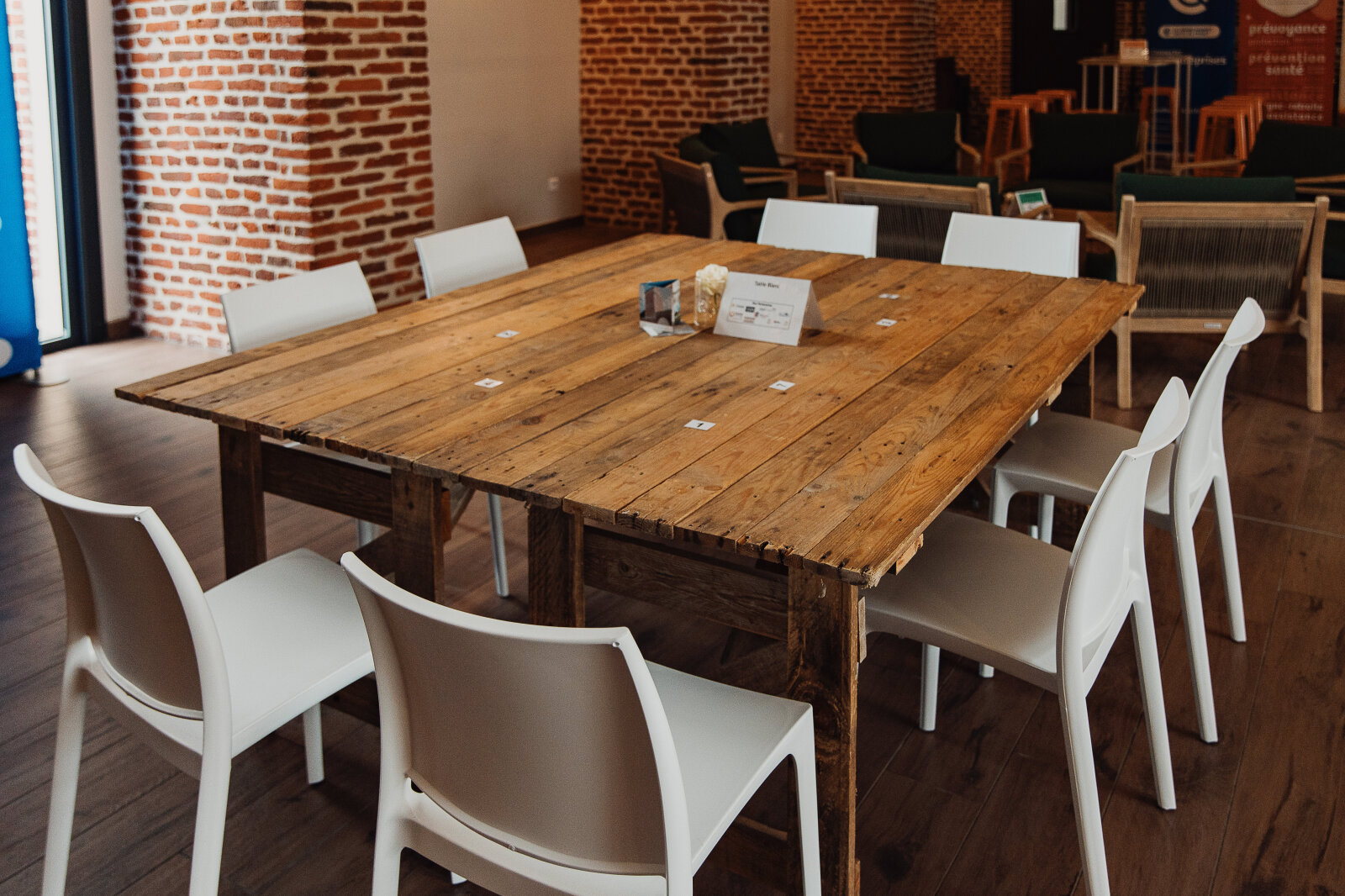 Table Rustique Chaises Poly