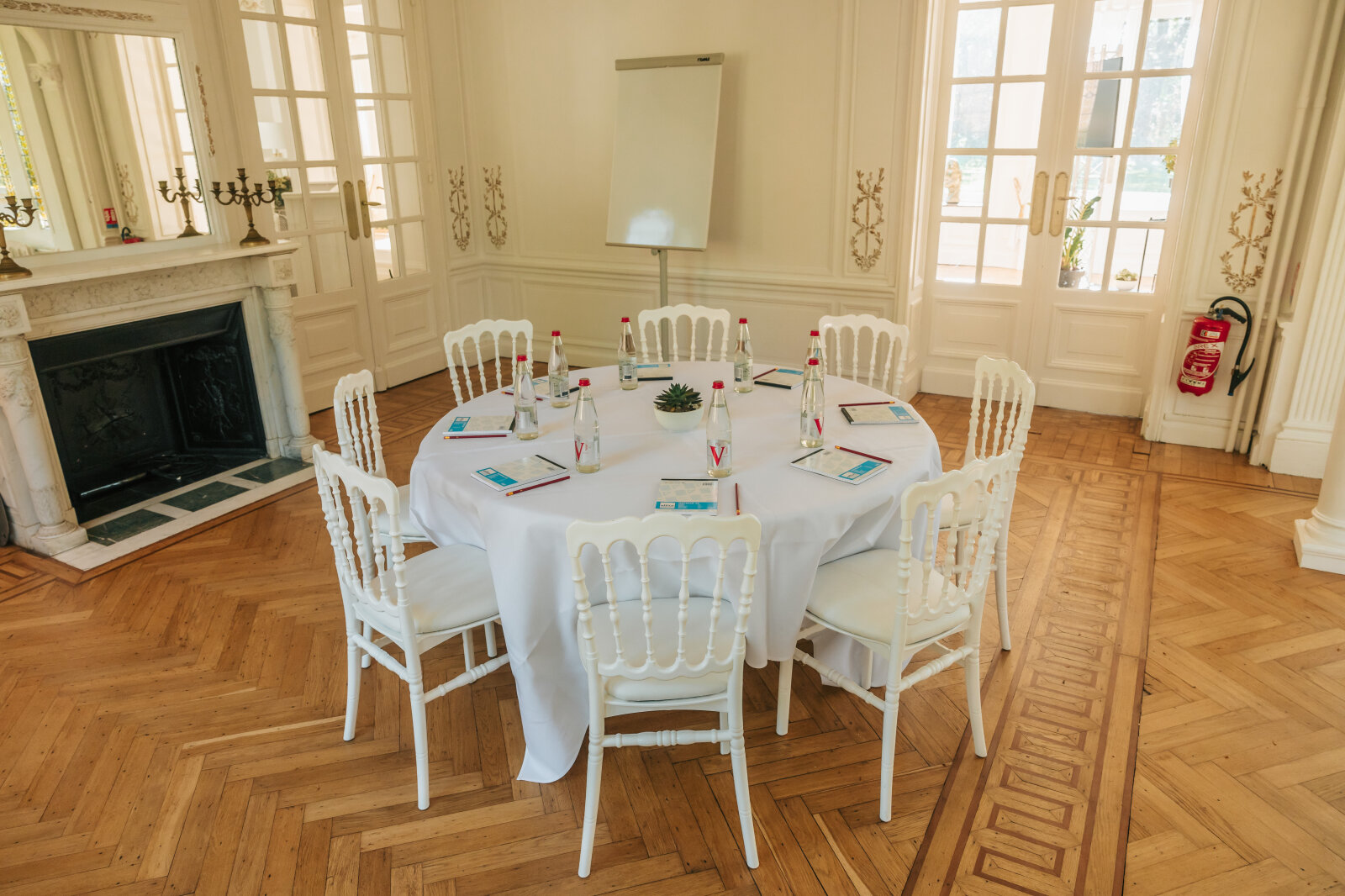 Table Poly Et Chaise Nap II