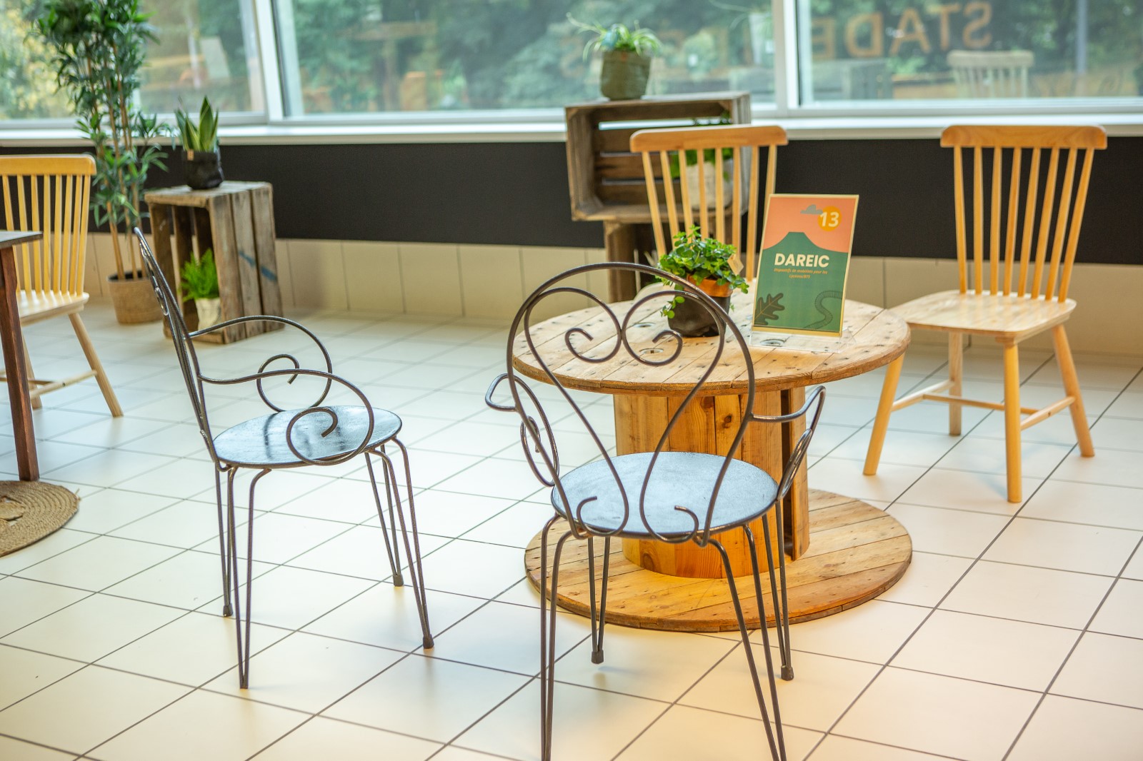 Touret Et Chaises Barreaux