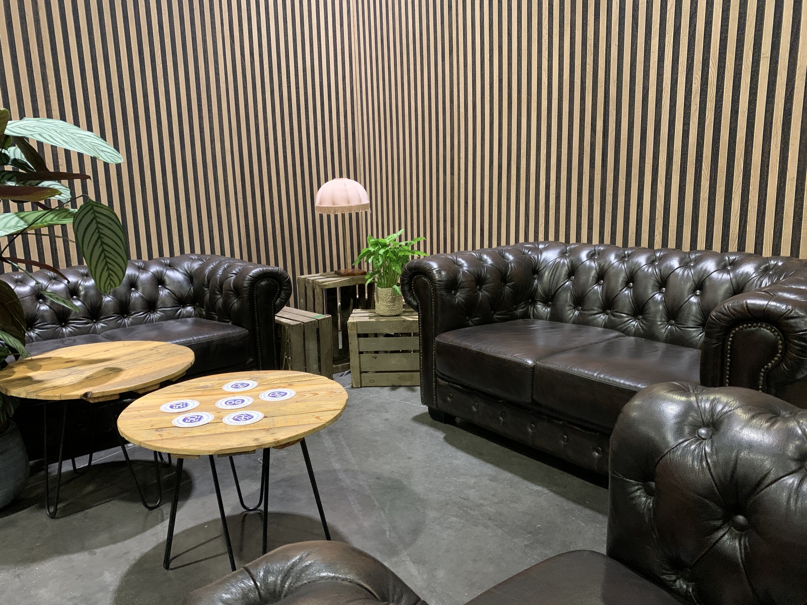 Table Ronde Arti Et Chesterfield 